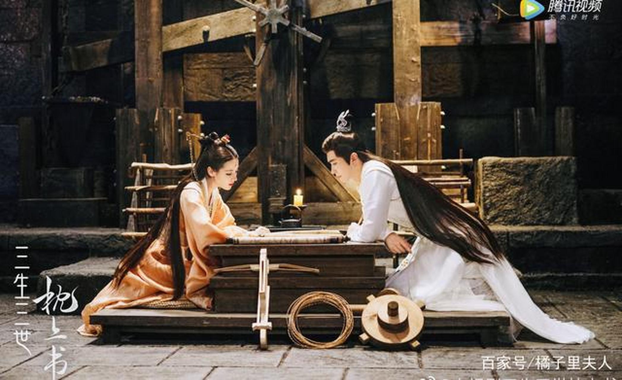 少绾和白浅一整日喝酒,白浅带她回洗梧宫短暂休息后,两人又去白玉宫