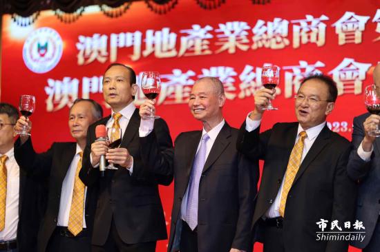 钟小健吁放宽楼按暂缓取得印花税