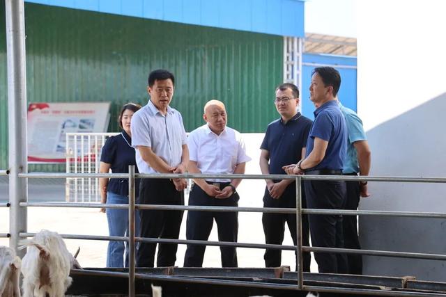 无棣县车王镇镇党委书记刘洪权一行赴沾化区利国乡考察交流学习