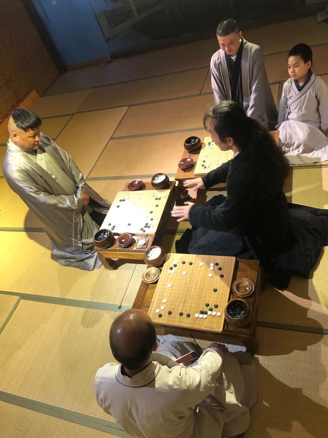 薛山长同时和三个棋友下棋
