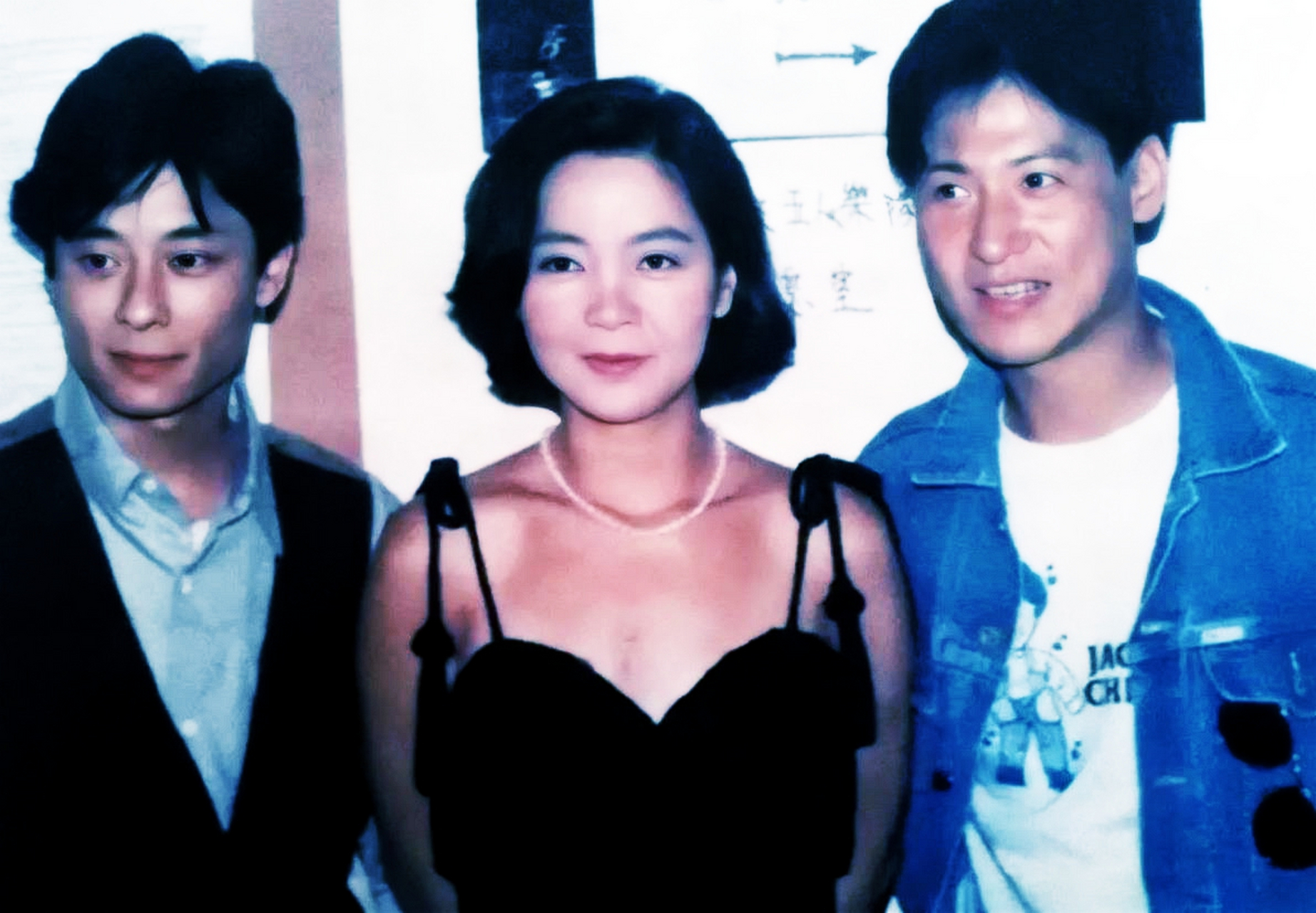 1990年,邓丽君与张学友,王杰合影.那时候,王杰和张学友出来不久.