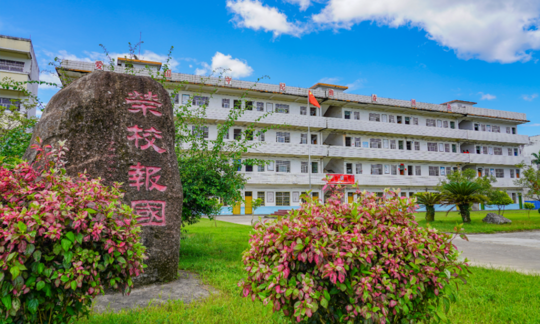 金田中学作为桂平一中教育集团成员学校,与桂平市第一中学签署了协作