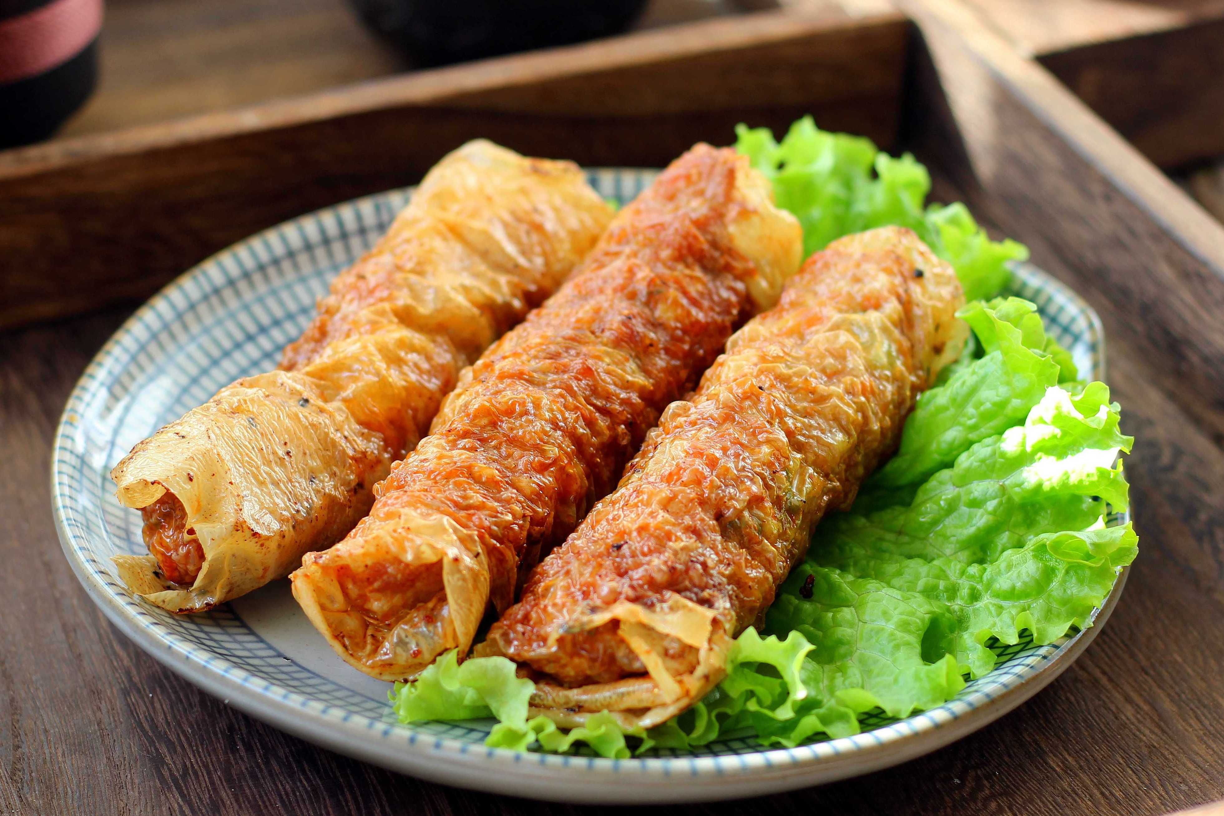 泉州小吃培训手把手教你做五香卷,轻松掌握美食制作技巧!