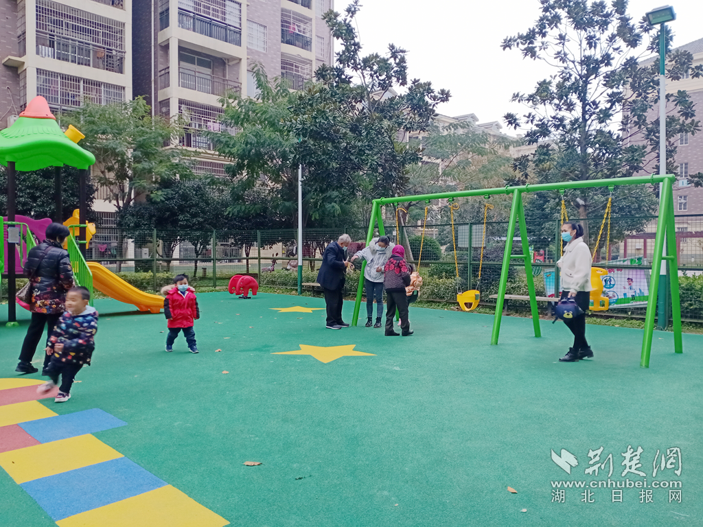 武汉蒲潭社区充分听取居民呼声 将昔日闲置场地打造成遛娃旺地