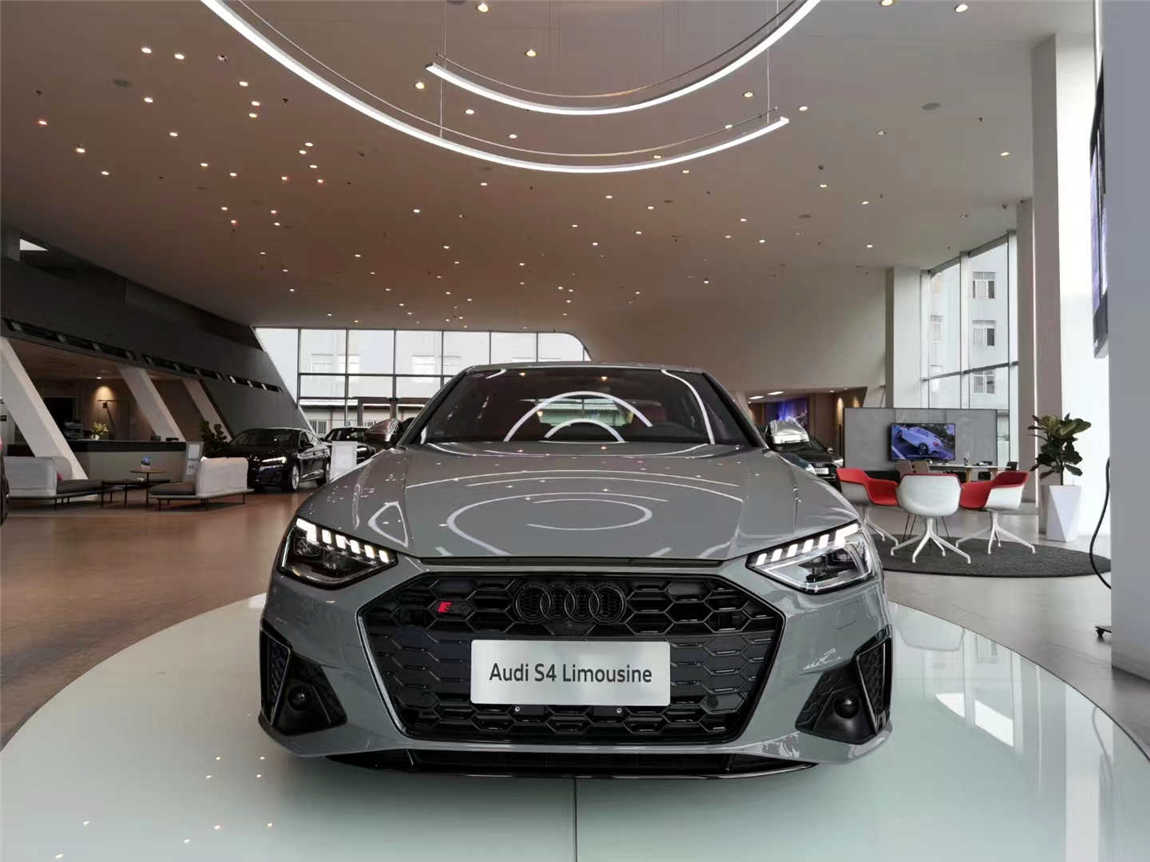 星辰灰车漆!3.0tv6 354马力,23款奥迪s4到店实拍