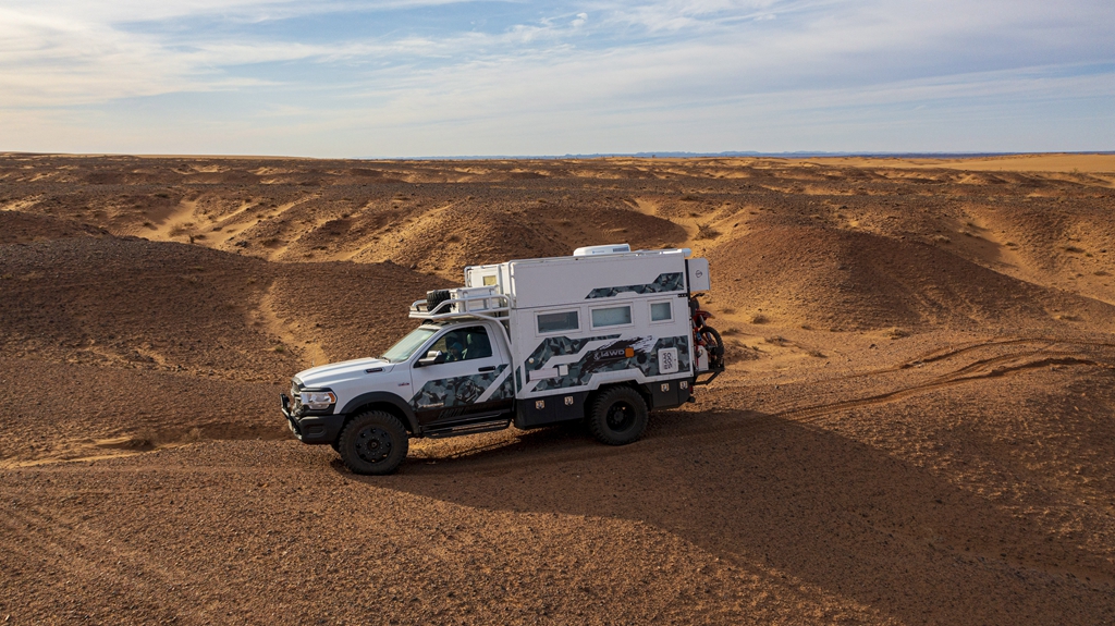 9.22—24日成都房车展开幕了 旅美灵域5500k四驱越野房车武装到位