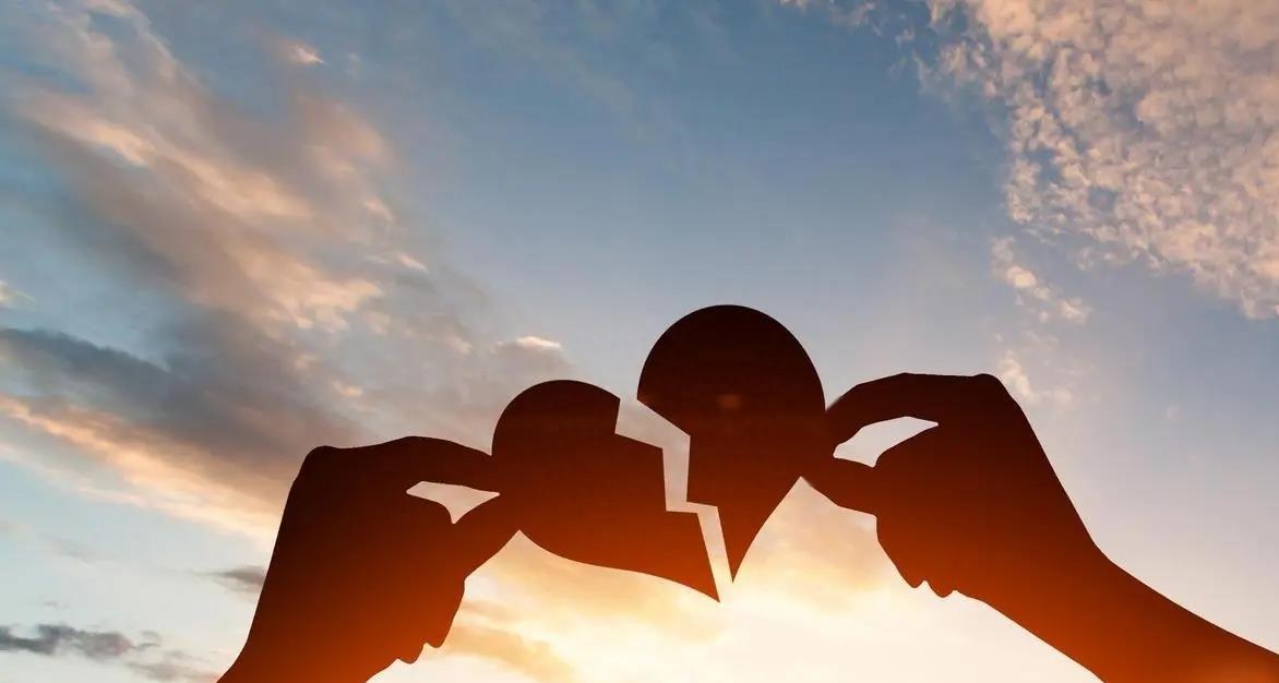 南京麦乐鸡块事件,将情人做成香酥鸡块,热心分给逛夜市的众人!