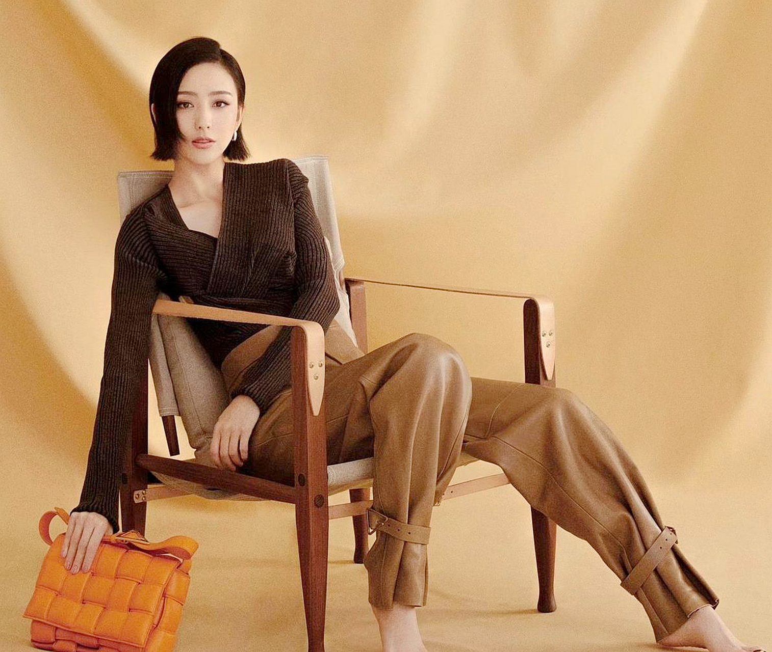 佟丽娅赤脚美腿