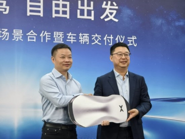 何小鹏亲自向神州租车交付1300台新车 CEO放话：选小鹏就是冲着智驾来的