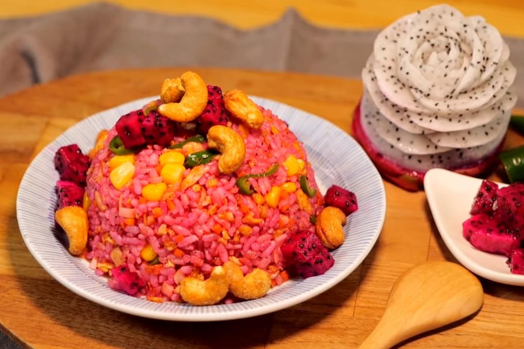 梦幻紫红"火龙果炒饭"荤素皆宜!缤纷配色保证小孩超爱吃
