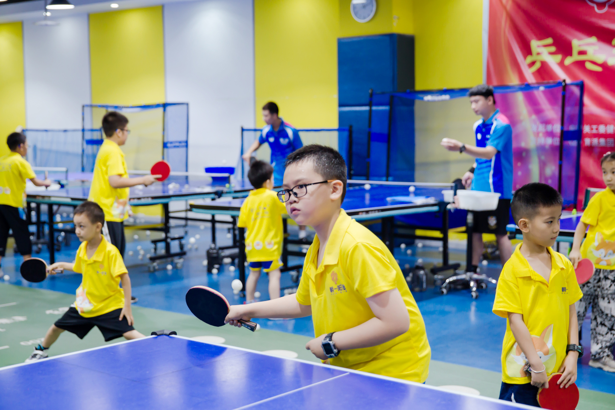 乒乓球发旋球教程,如何发侧上旋球,有两个重点