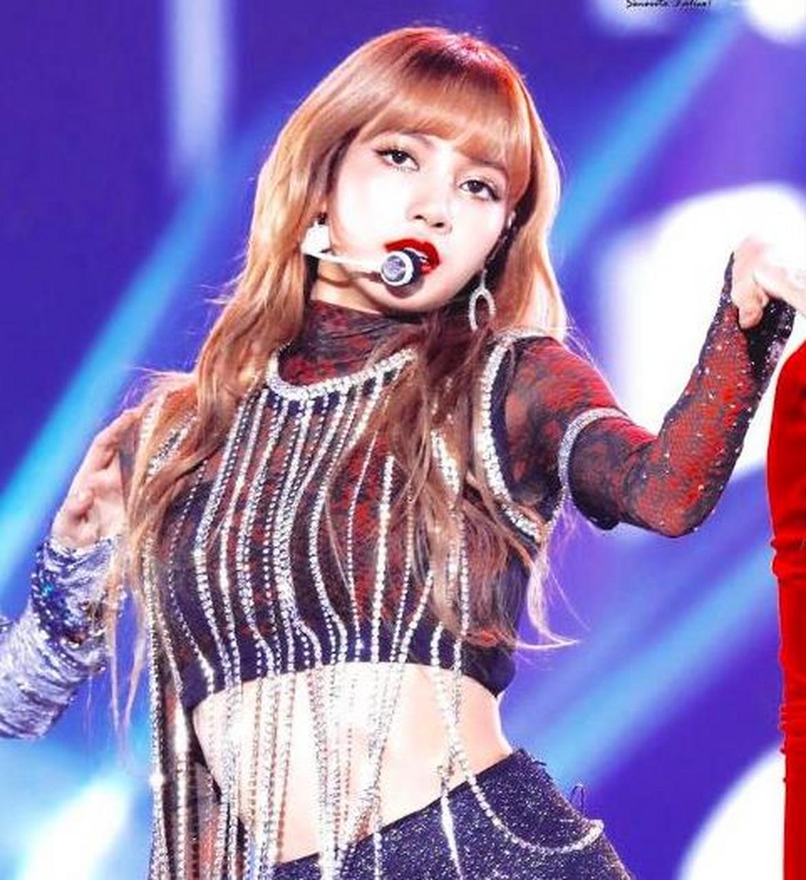 10月20日讯,近日,blackpink成员lisa的近照在社交媒体上引发了广泛的