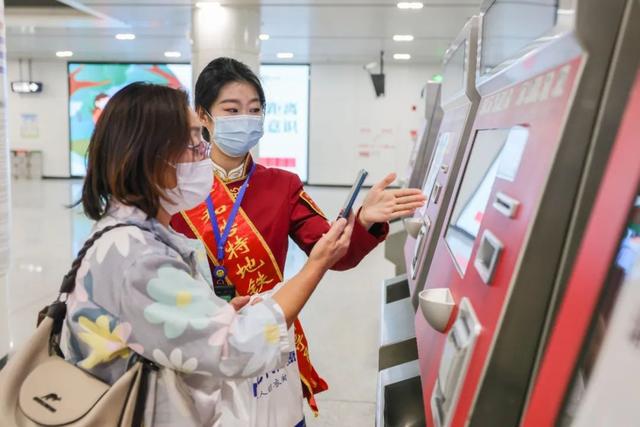 呼和浩特:窗口服务有礼有仪