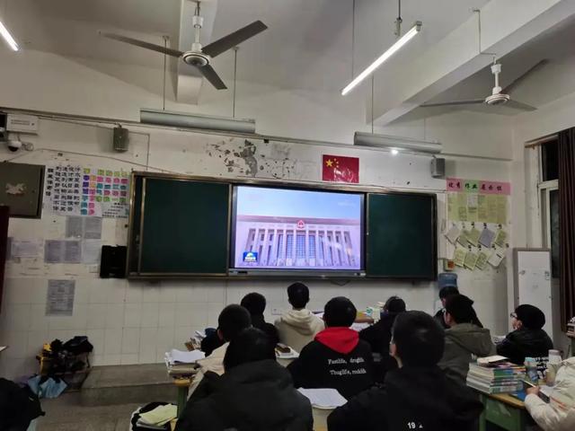 蓬安中學積極開展學習貫徹黨的十九屆六中全會精神主題團隊日活動