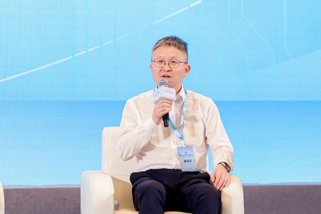 智联网,建设统一的低空高精度立体交通布局,完善通用航空机场和起降点