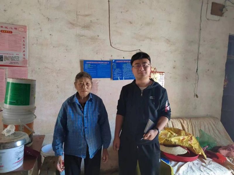 上高县泗溪中学:走访困难学生 关爱传递温暖