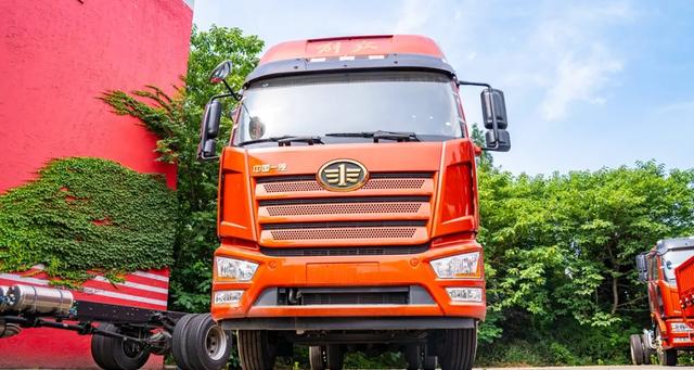 年轻帅气犀利科技化 解放j6l精英版