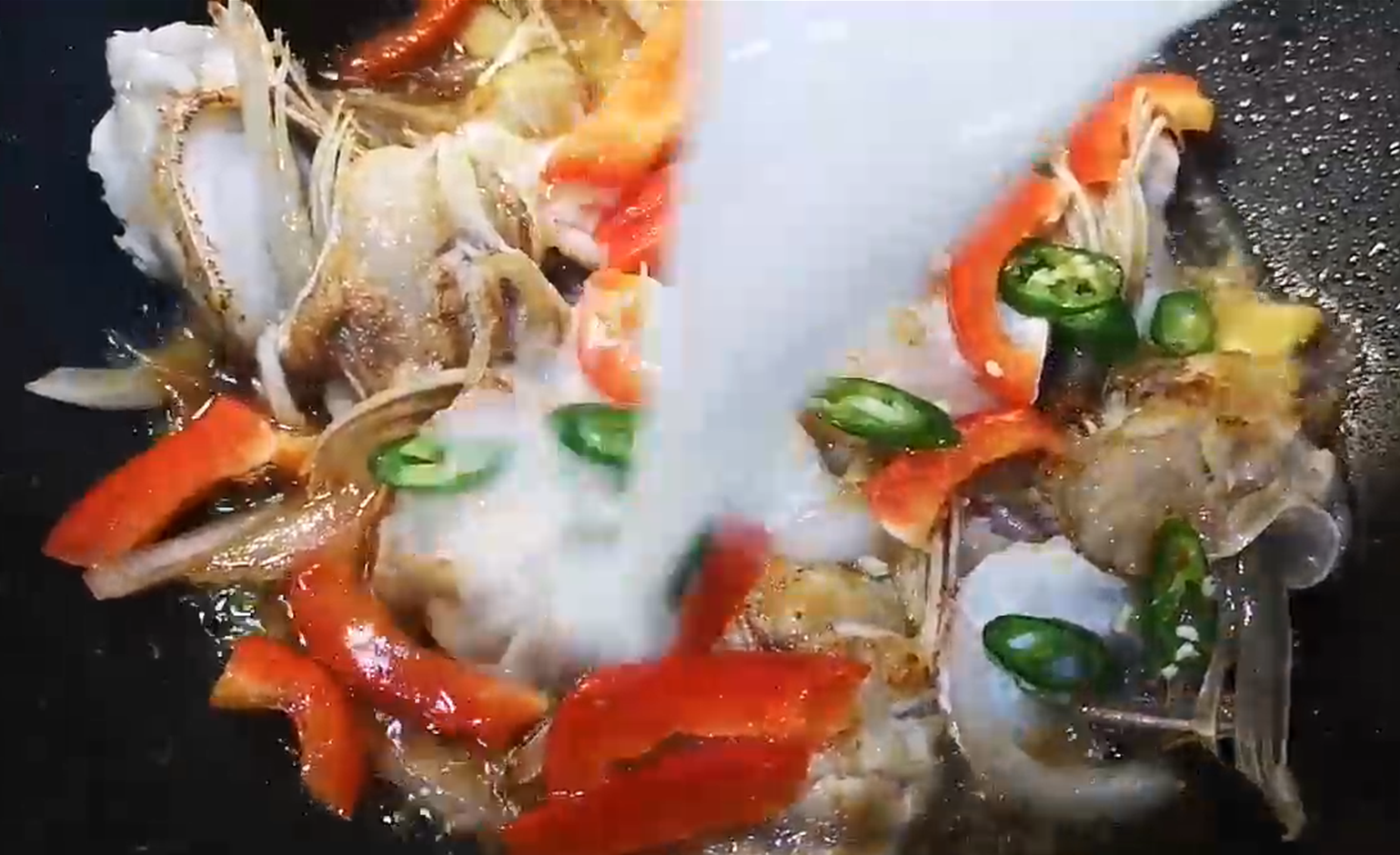 客家人这样做红烧巴沙鱼鳍,肉质嫩滑,美味可口