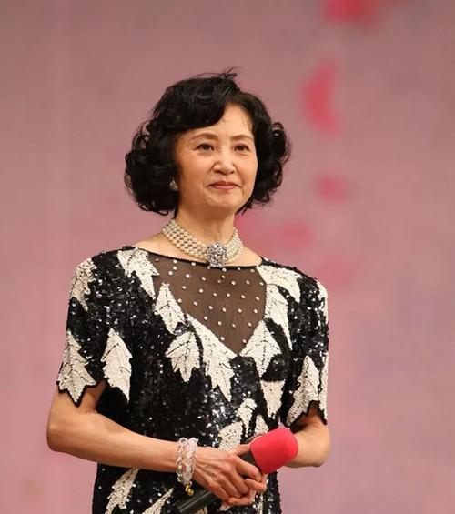 白骨夫人杨春霞图片