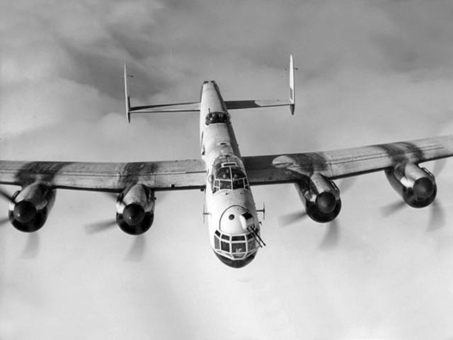 1944年6月阿芙罗公司的林肯(avro lincoln)四发重型轰炸机首飞