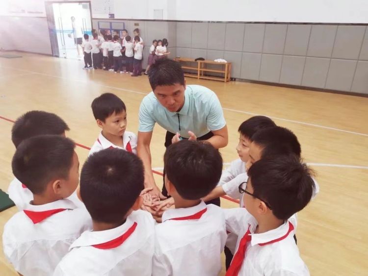 大鹏新区"年度教师"张志光:师者如光,点亮星辰