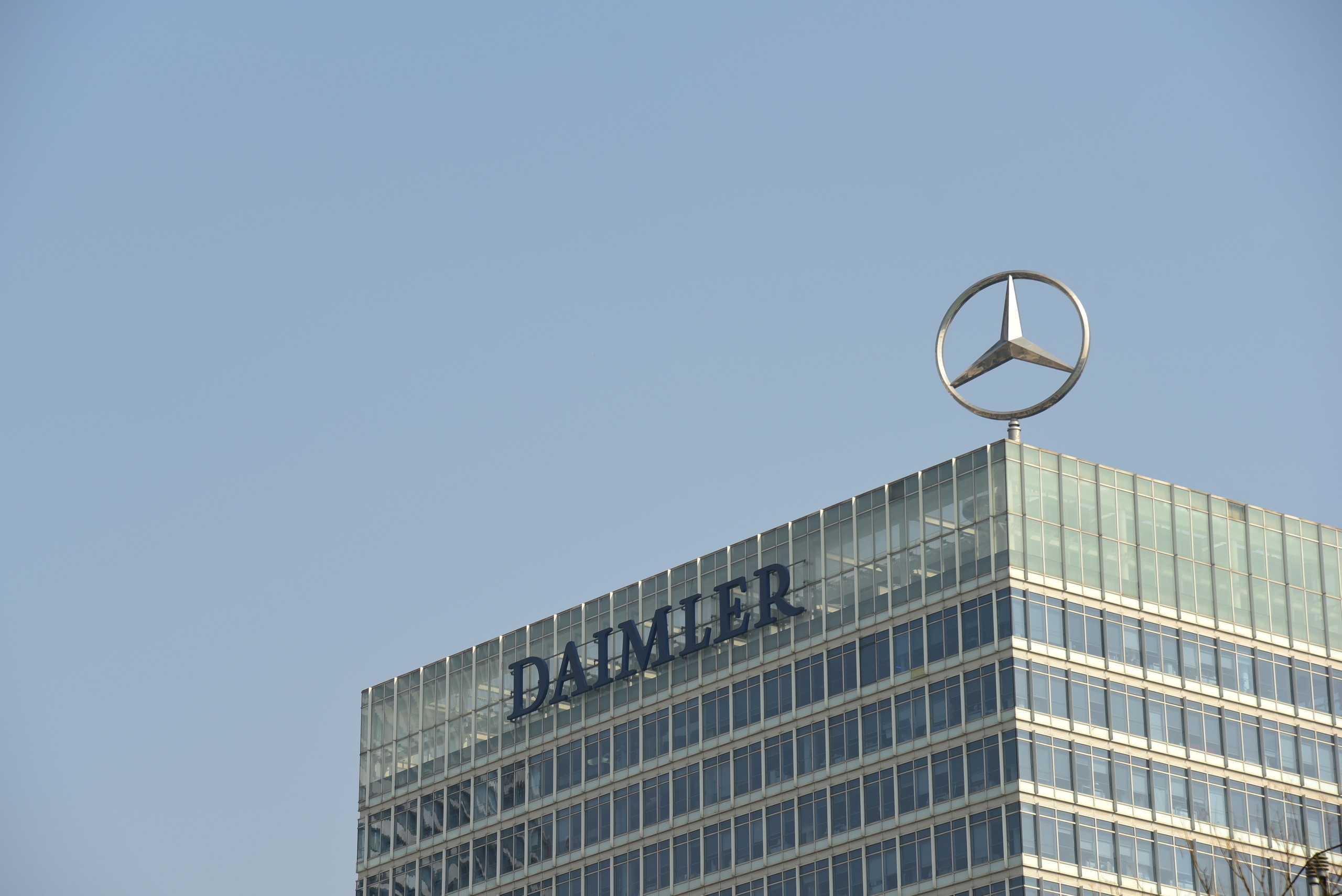 于12月13日宣布,其已透过追加投资,于2019年成功获得戴姆勒股份公司9