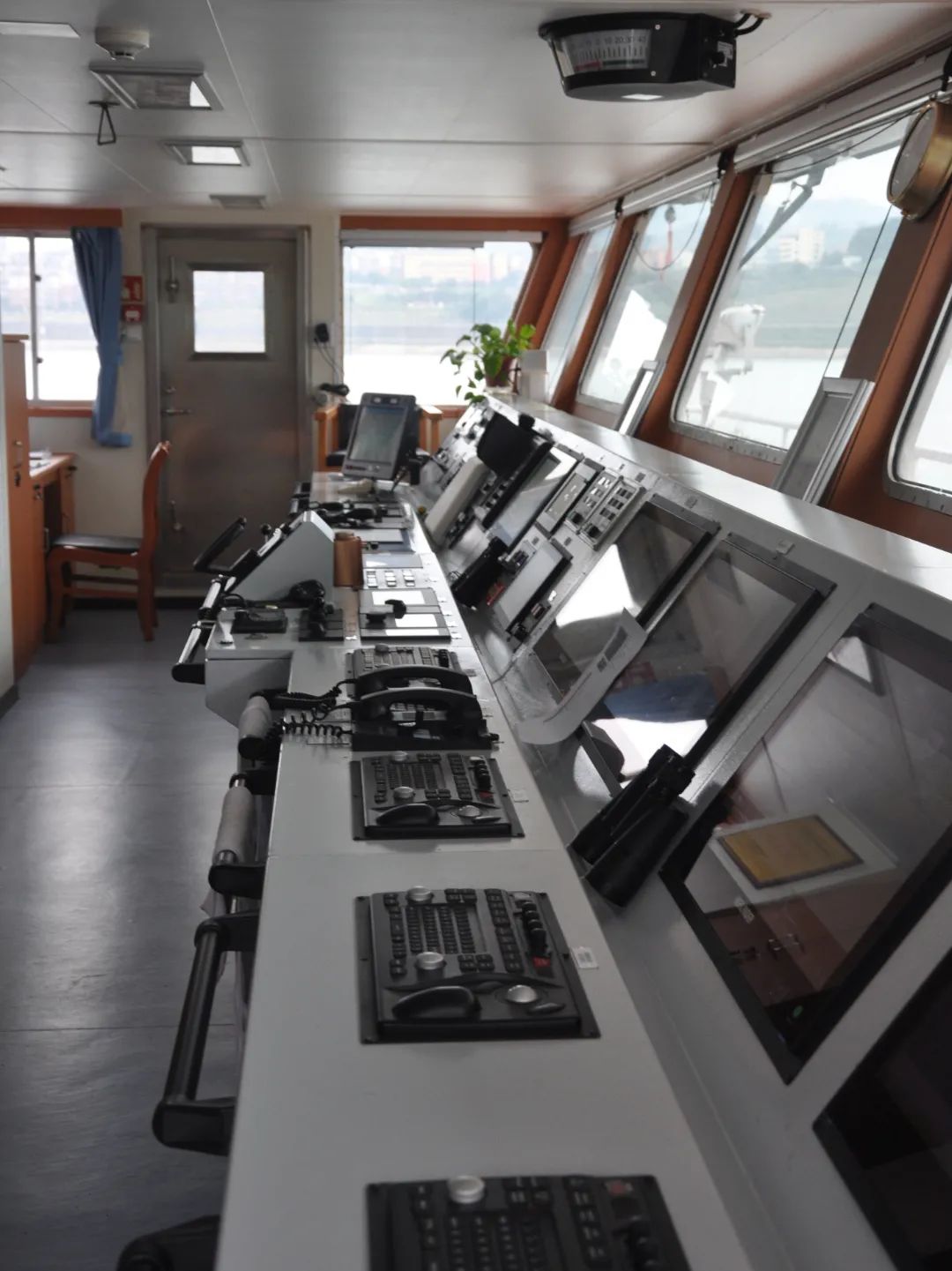 绿色智能 舒适高效丨"长航货运001"轮安全顺利完成首航