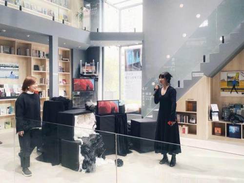 青年艺术家王依然返乡举行个展 助力合肥当代艺术生态建设