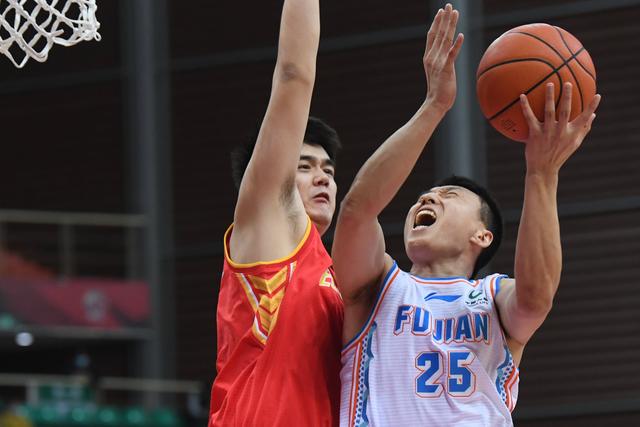 田桂森是山西男篮不折不扣的老臣,在福建扮演了悲情英雄的角色