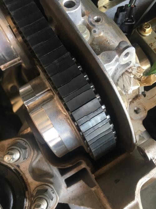 拆卸和更换曲轴皮带轮可以前往修理厂进行操作.