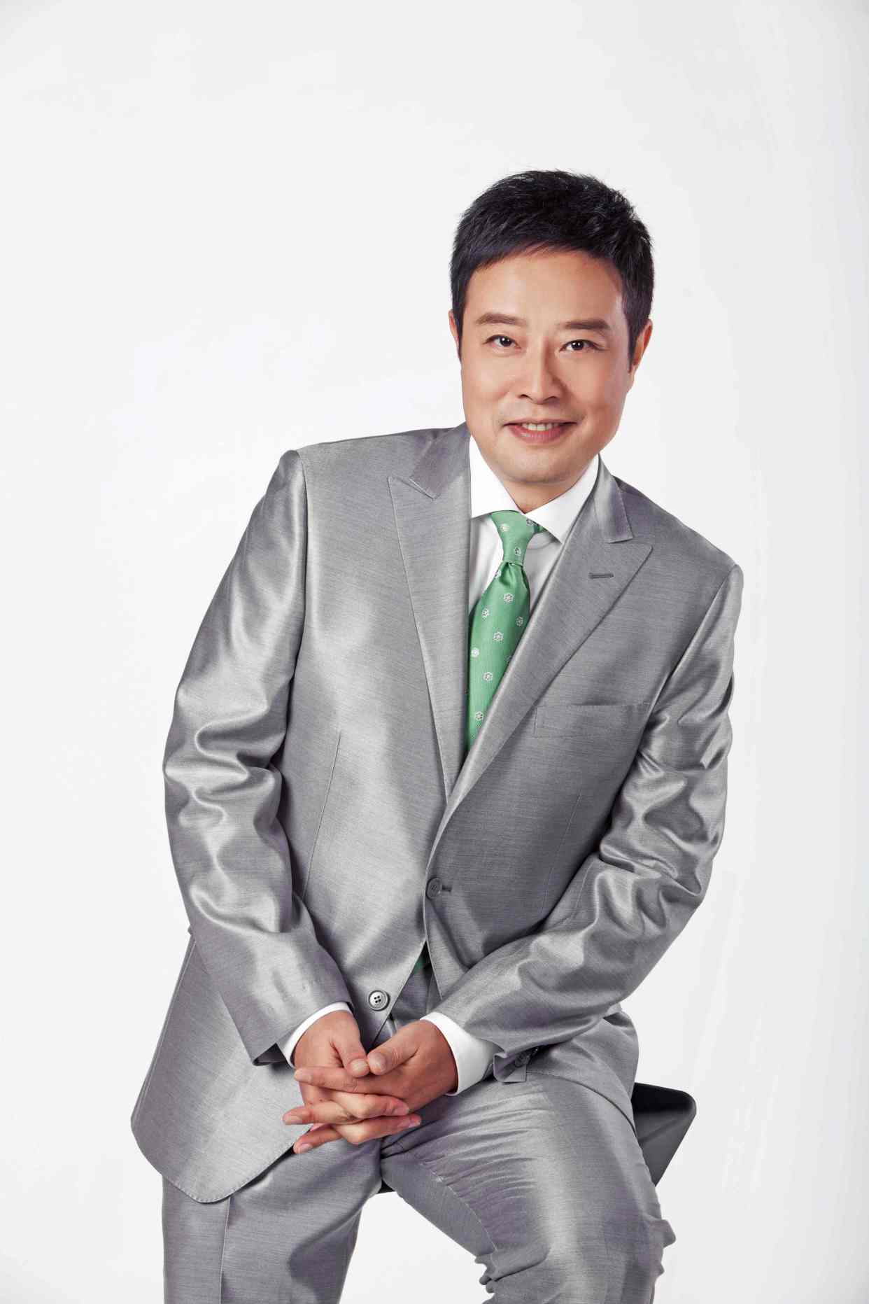 央视"气象先生"宋英杰:49岁做父亲,对家乡辽宁一往情深