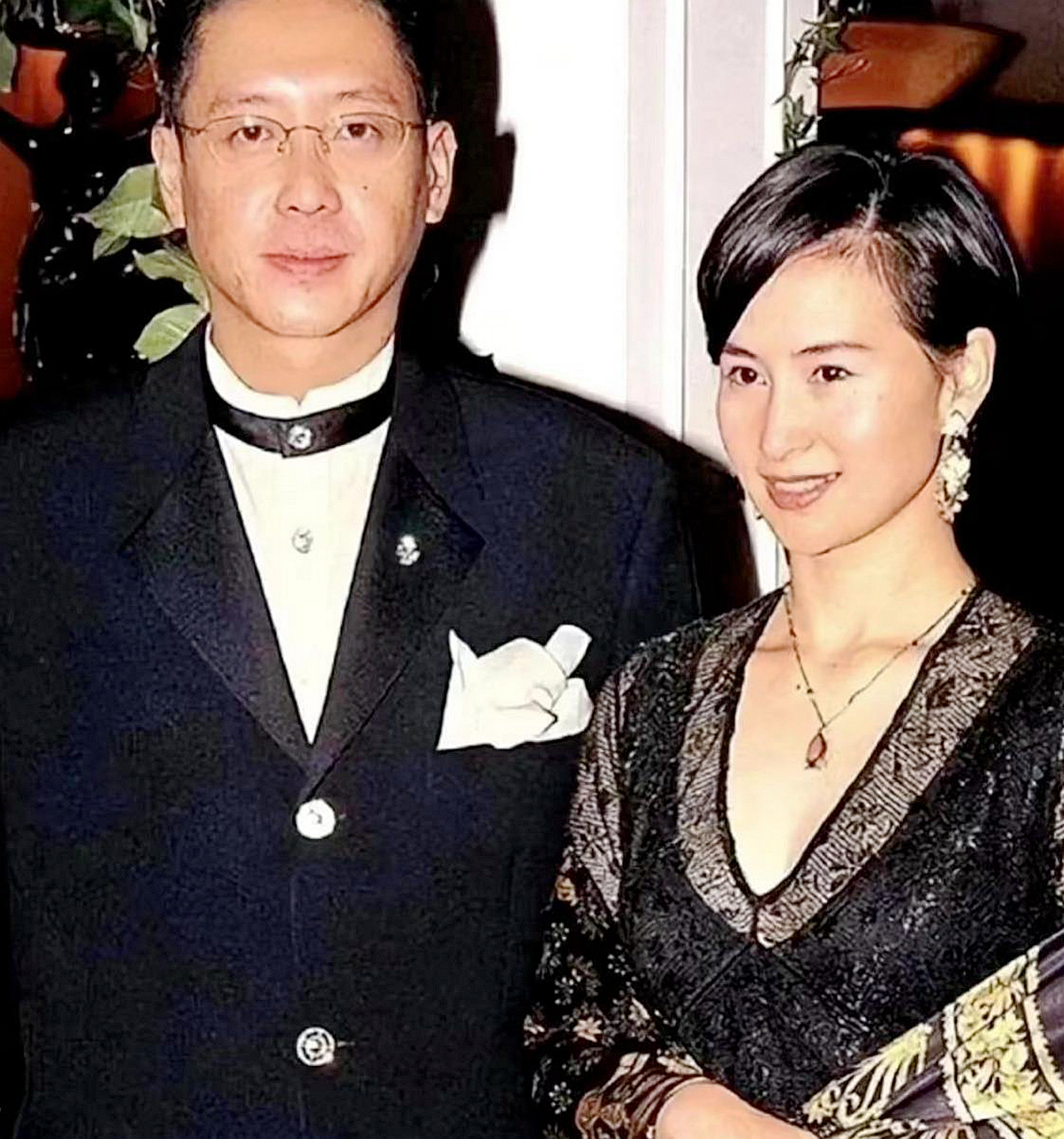 当年许晋亨和何超琼真的很相爱吧?这只是上帝的旨意.