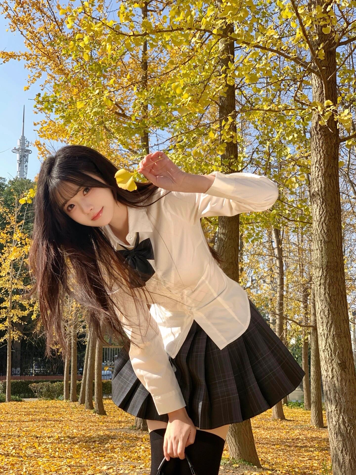 jk照拍成动漫女主?这3招光影魔法+道具巧用让你告别摆拍尴尬
