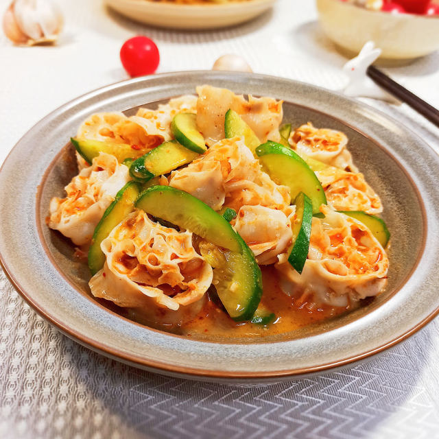 炎热夏天来一盘麻酱面藕拌黄瓜,很是惬意