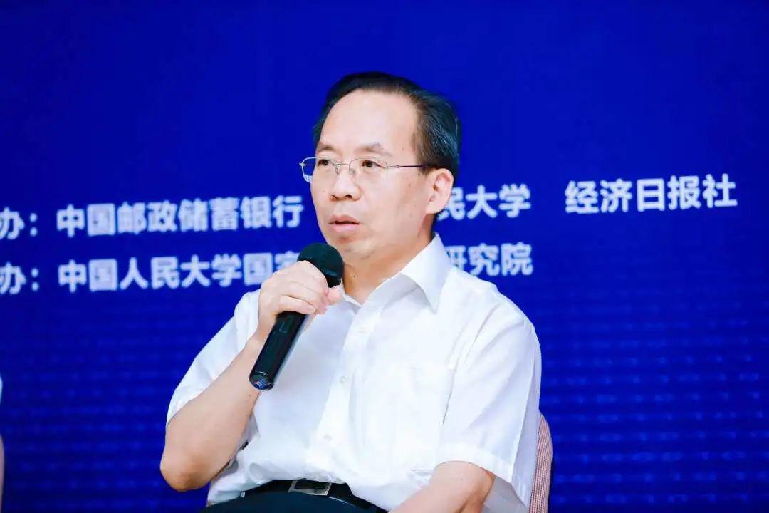 中国财政科学研究院院长刘尚希在第三届小微经济发展论坛上发言.