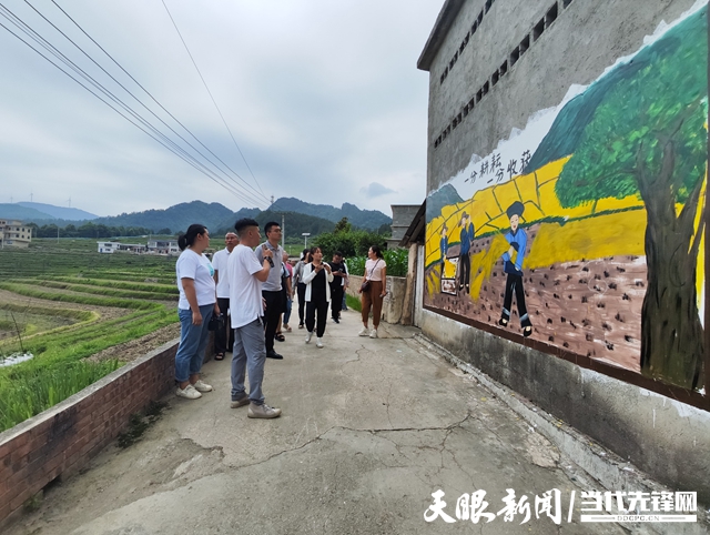 李小霞:从留住乡愁到绘就"和美乡村"的农民画家