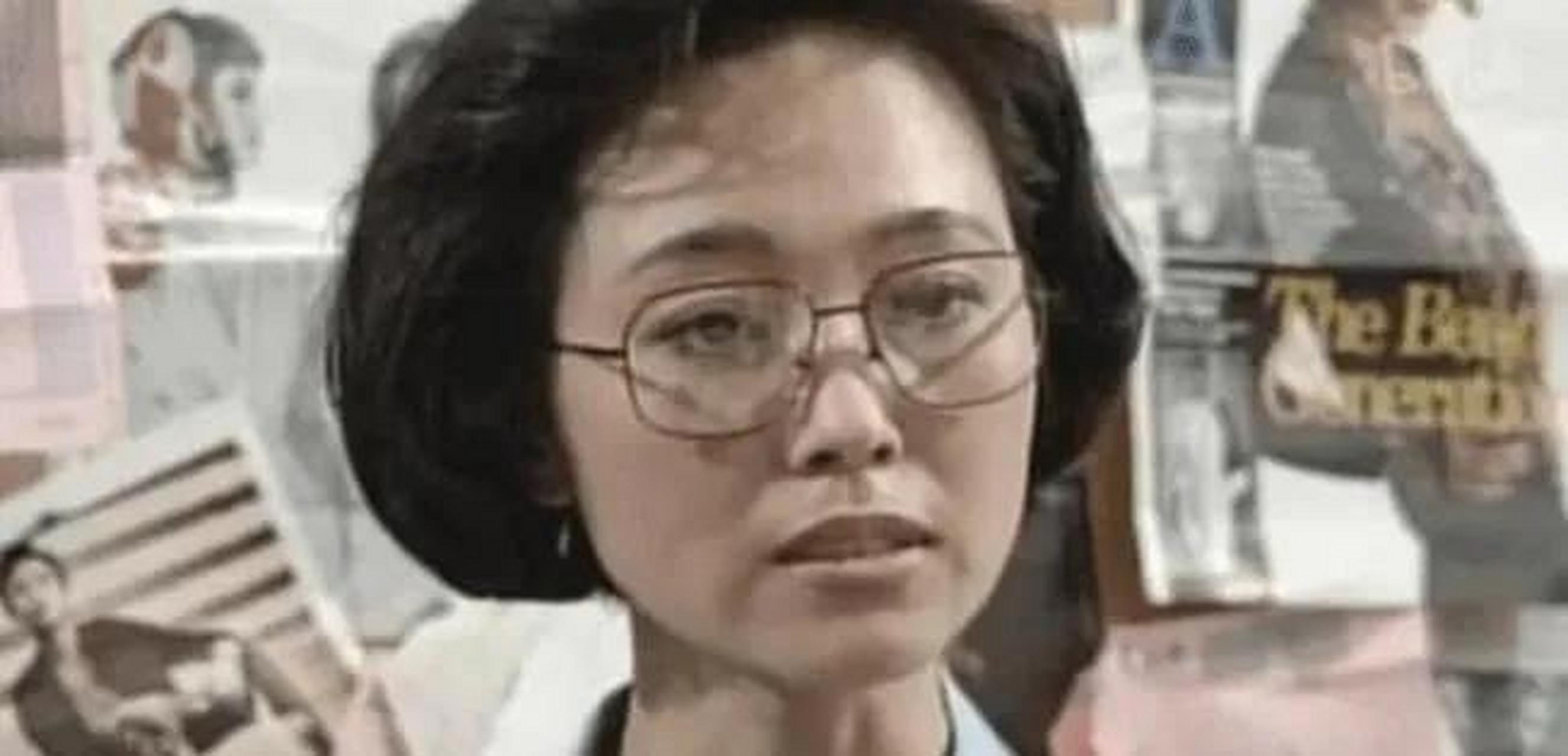 她叫周丽华,吉林省长春市人,在《北京人在纽约》中饰演工厂管理人员