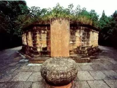 晚清成都农民发现三国黄忠墓,因怕担责而隐瞒不报,结果如何了?