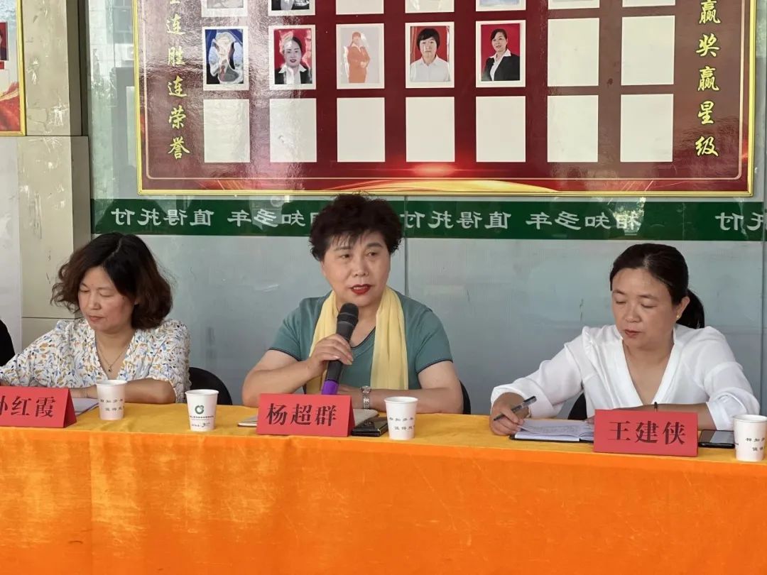 座谈会上,女企业家代表分别围绕各自领域的实际情况,发展中遇到的疑难