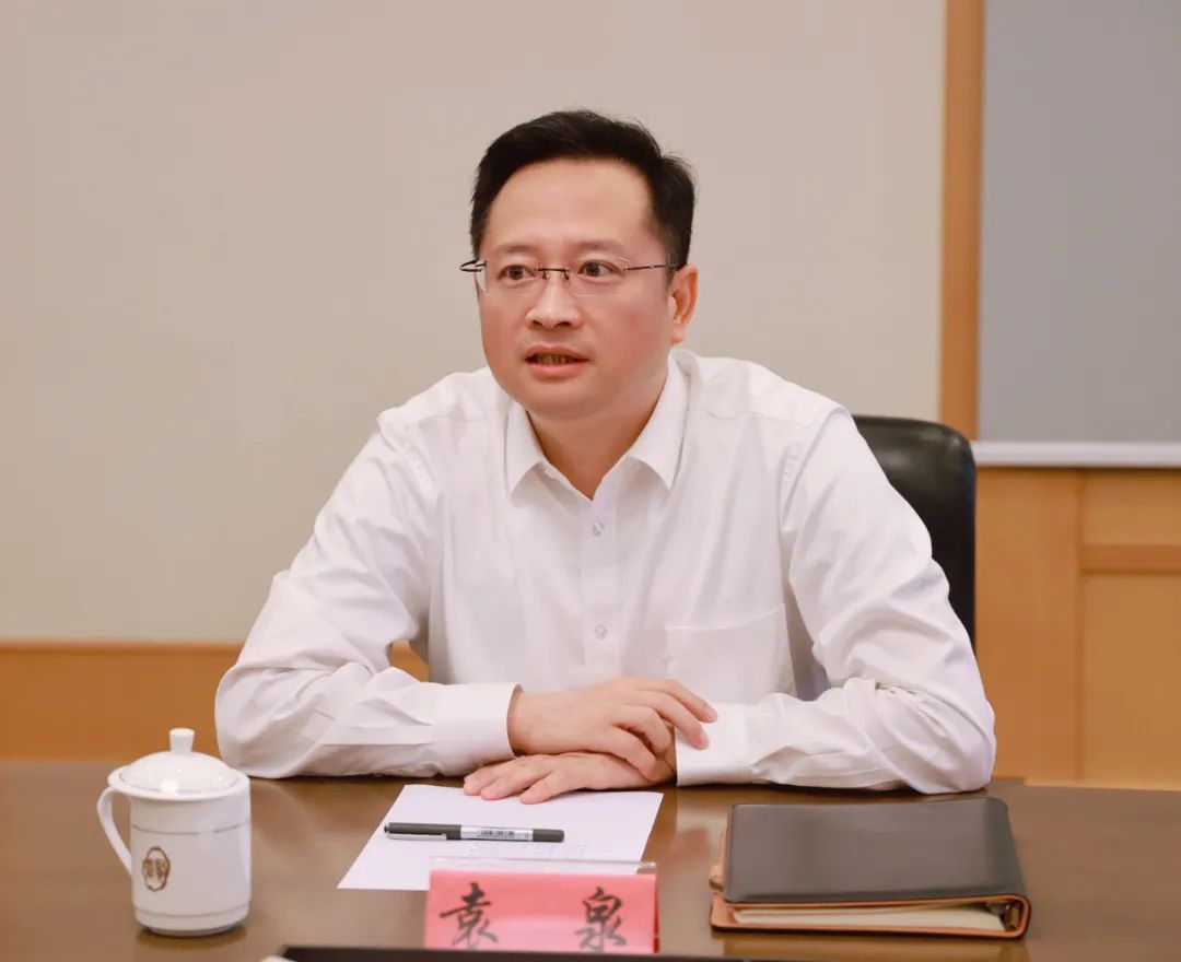 袁泉会见新华社上海分社社长王永前一行