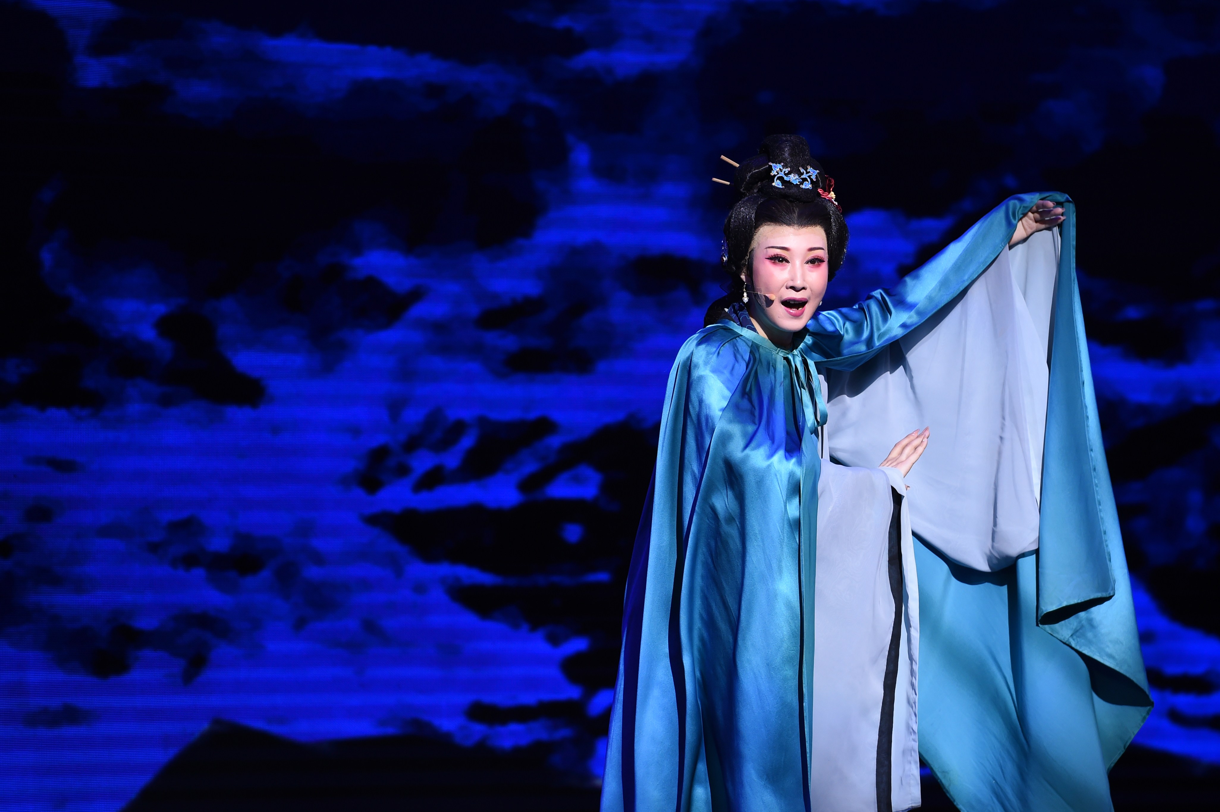 戏曲进校园丨越剧《李清照》演出了活生生的千古女词人