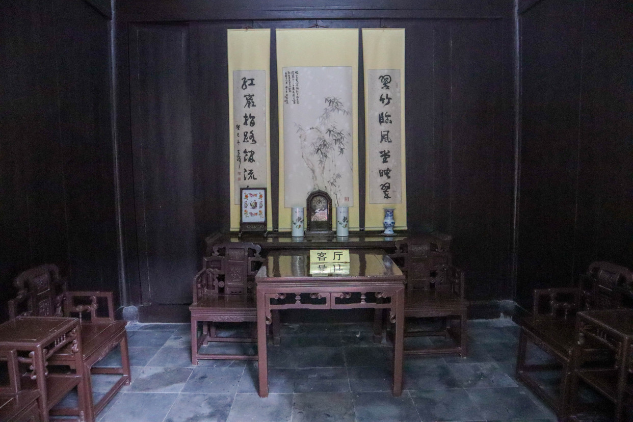 南信大"凝望百年,寻梦江都"小分队于许晓轩故居开展实地调研