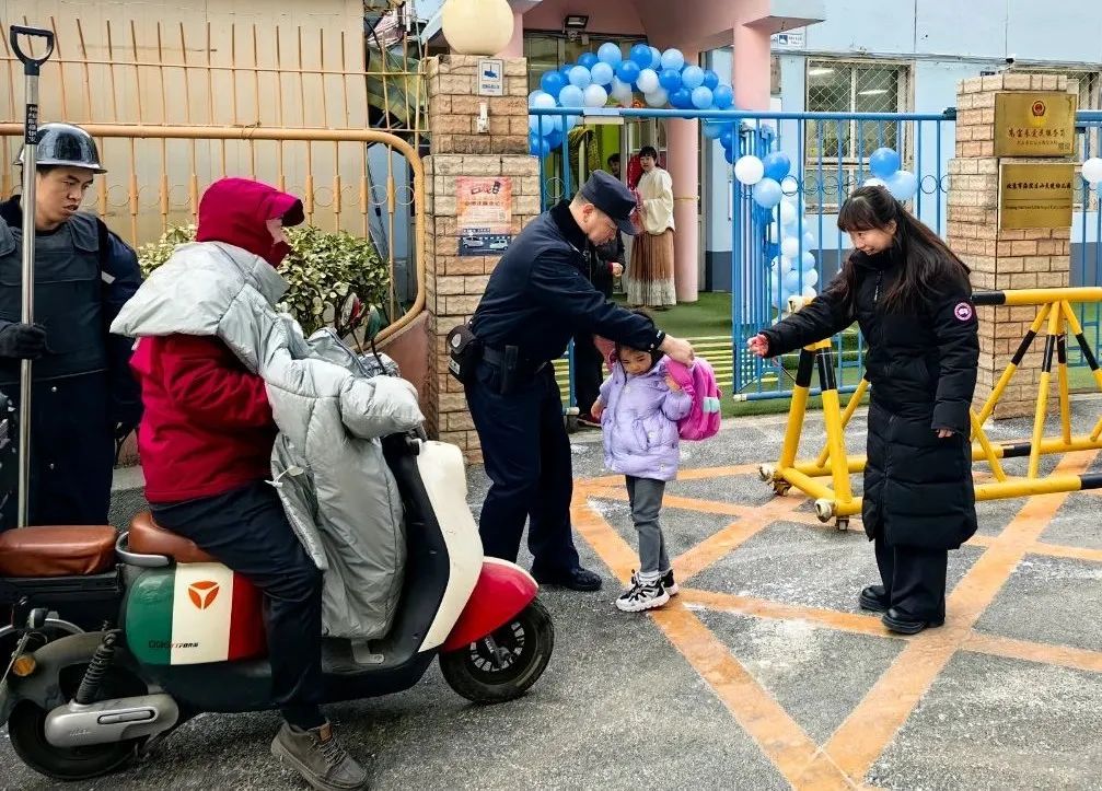 份责任一直延续北京公安民警沿着英雄的足迹用实际行动弘扬"宝来精神"