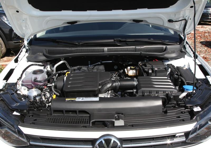 大众polo发动机舱详解:如何开启引擎盖?