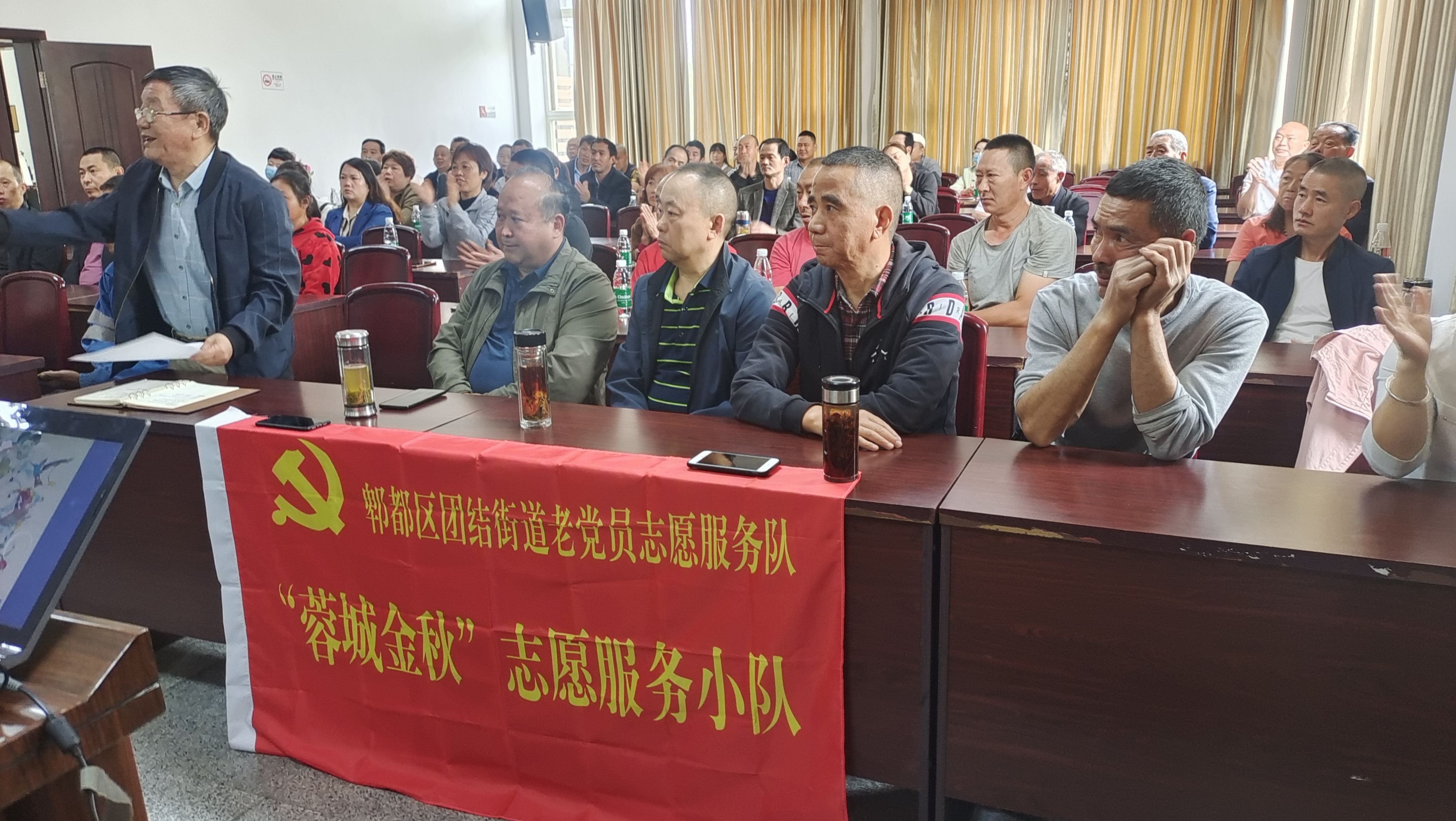 郫都区团结街道开展老党员融入社区农业科技志愿服务讲座活动