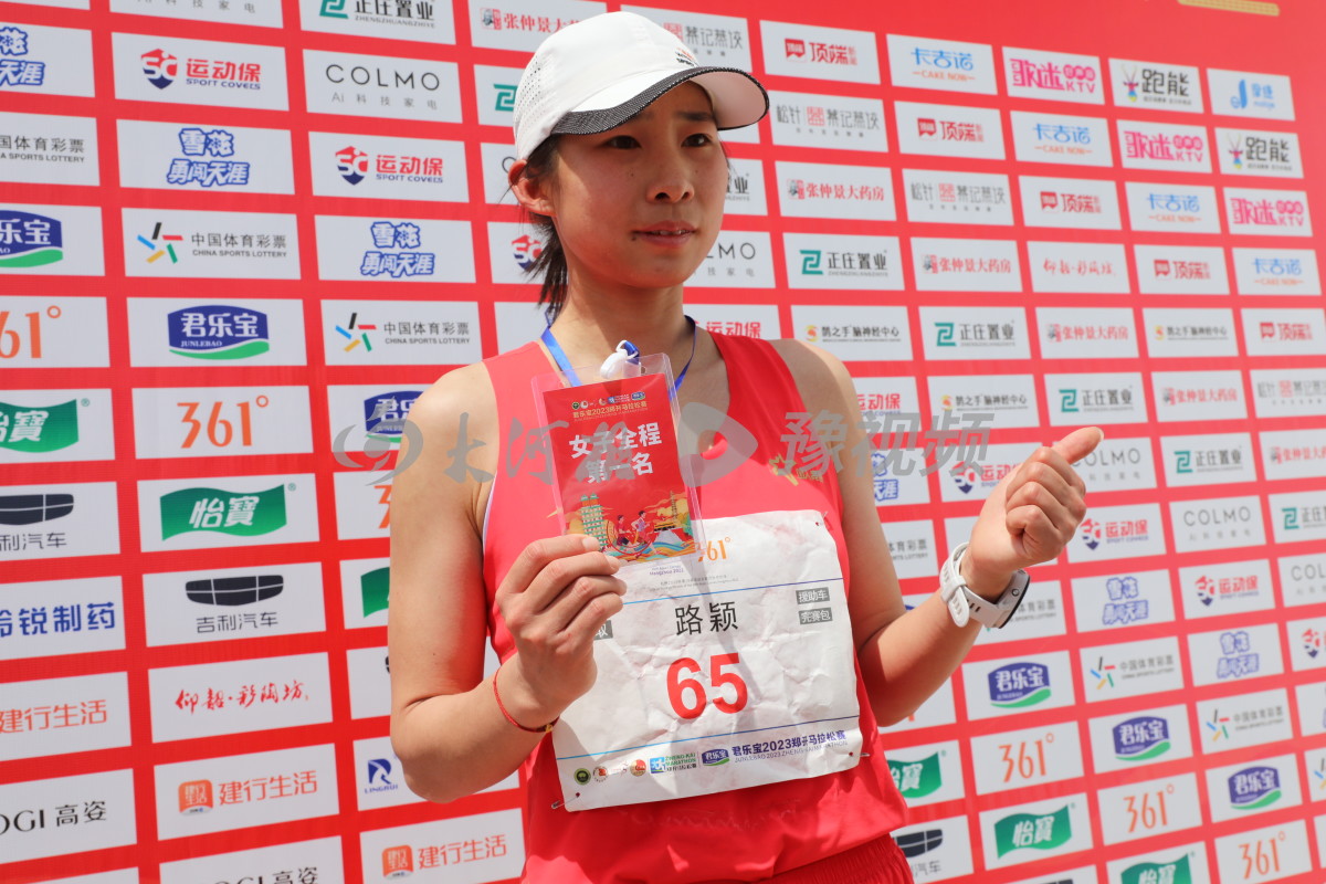 记者直击2023郑开马拉松万人奔跑 河南选手路颖夺得女子全程组冠军