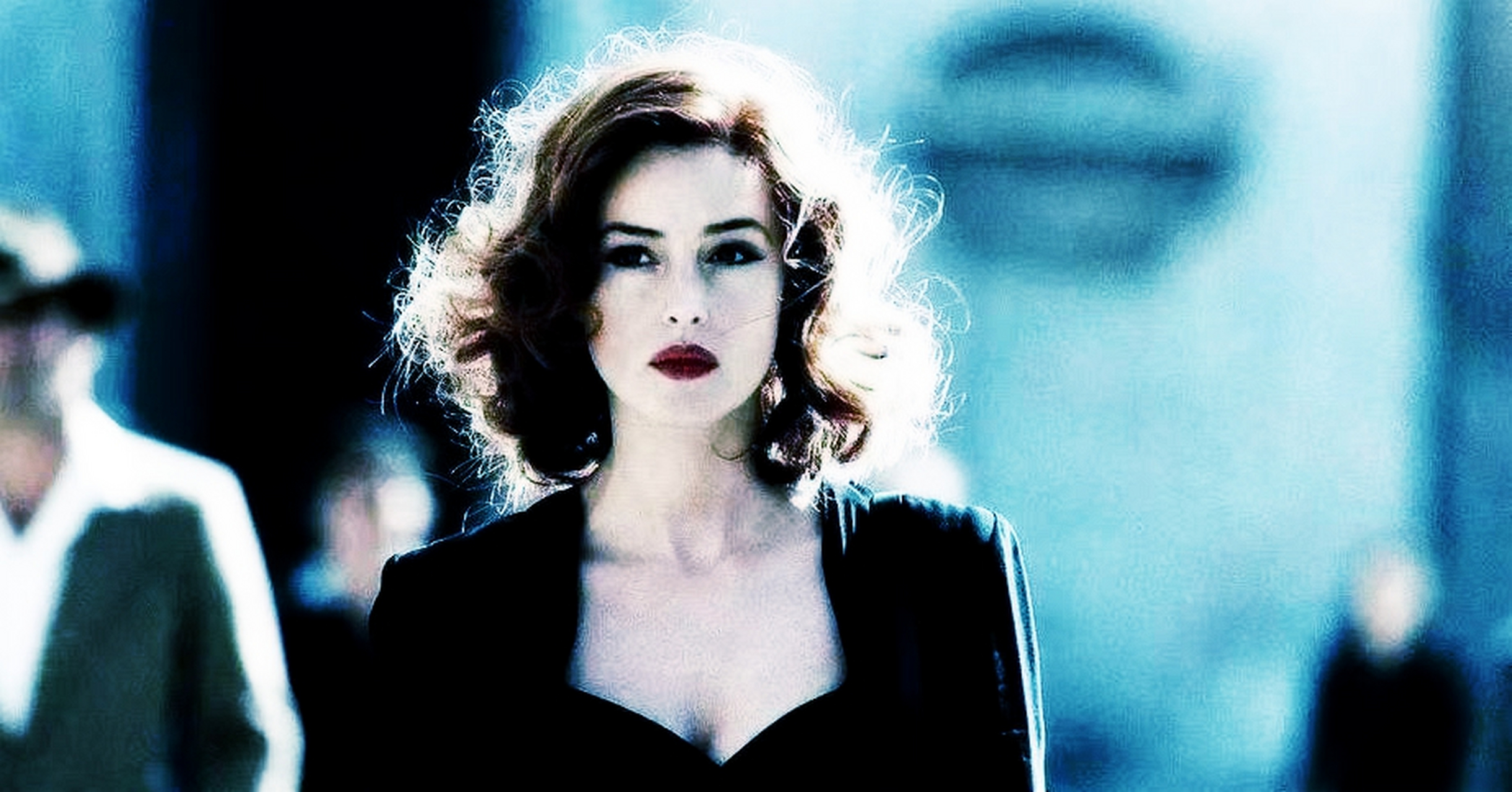 莫妮卡·贝鲁奇是来自意大利的性感女演员,被誉为"地球之花".