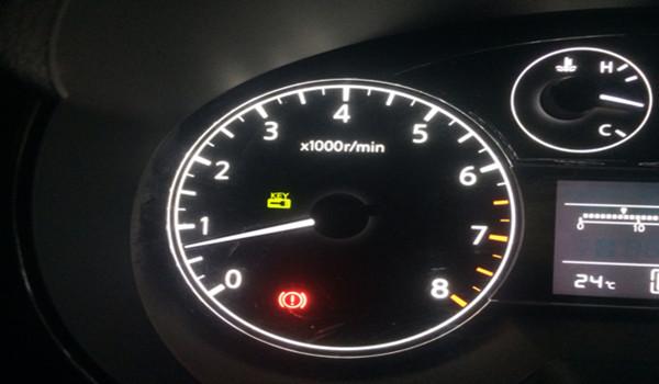 天籁仪表盘key钥匙灯一直亮