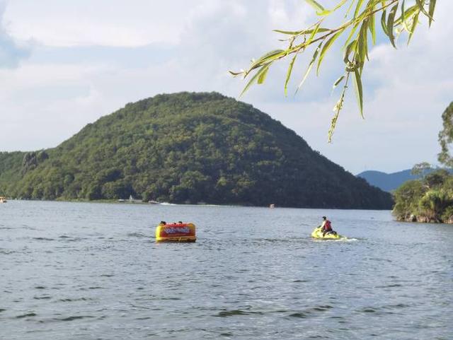 云南砚山县的黄金海岸图片