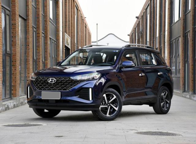 改款后的现代ix35,外观变好看了,11万配2.0自吸及6at变速箱